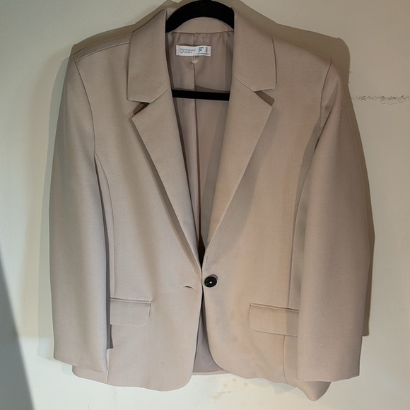 ⭐️Ladies Jacket - Picture 2 of 9